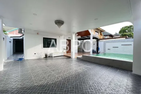 Casa de 3 dormitorios en Pattaya, Tailandia № 211786 - foto 13