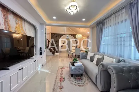 Casa de 3 dormitorios en Pattaya, Tailandia № 211786 - foto 4