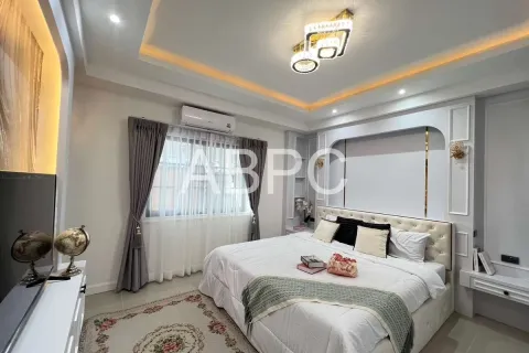Casa de 3 dormitorios en Pattaya, Tailandia № 211786 - foto 12