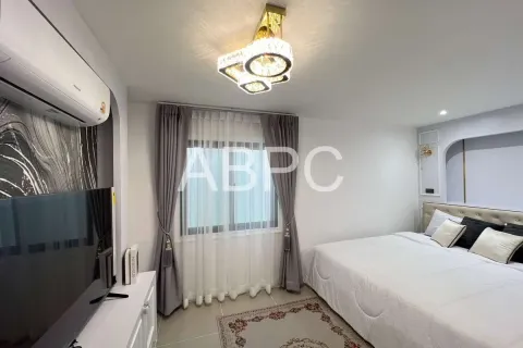 Casa de 3 dormitorios en Pattaya, Tailandia № 211786 - foto 7