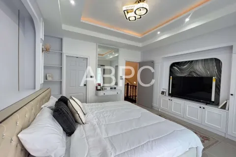 Casa de 3 dormitorios en Pattaya, Tailandia № 211786 - foto 10
