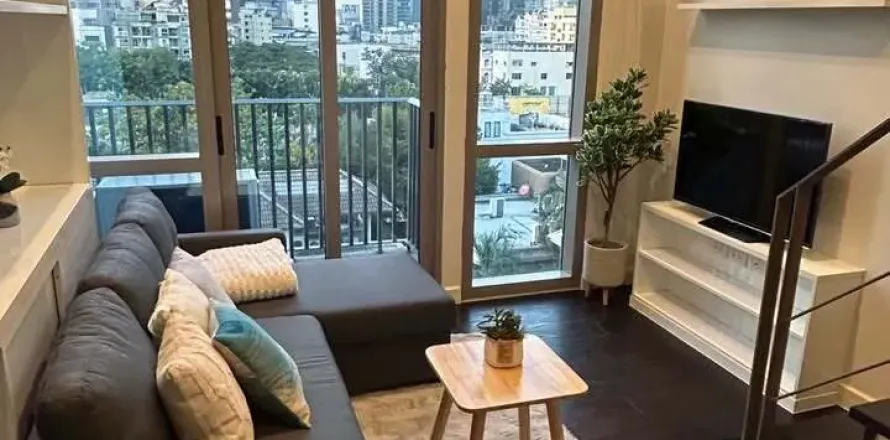 Studio in the Condo in Khlong Toei, Bangkok, Thailand № 164493