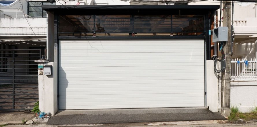 Townhouse in Huai Khwang, Bangkok, Thailand 4 bedrooms № 151448