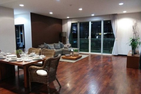 Кондоминиум с 3 спальнями в Ваттхане, Бангкок, Таиланд № 133706 - фото 2