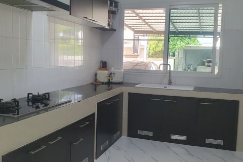 House in Chom Thong, Bangkok, Thailand 3 bedrooms № 163551 - photo 14