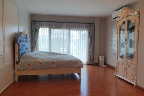 House in Chom Thong, Bangkok, Thailand 3 bedrooms № 163551 - photo 4