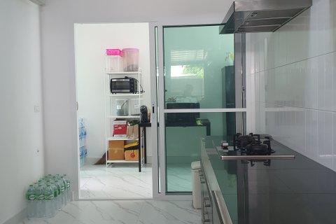House in Chom Thong, Bangkok, Thailand 3 bedrooms № 163551 - photo 13