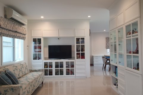 House in Chom Thong, Bangkok, Thailand 3 bedrooms № 163551 - photo 2