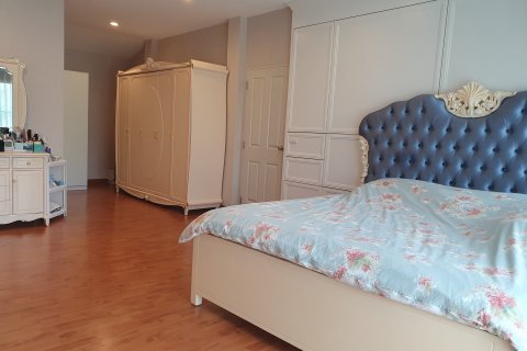 House in Chom Thong, Bangkok, Thailand 3 bedrooms № 163551 - photo 19