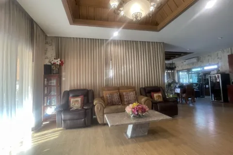 House in Pattaya, Thailand 3 bedrooms № 168935 - photo 3