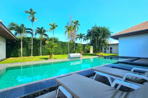 Villa in Hua Hin, Thailand 4 bedrooms № 168931 - photo 14