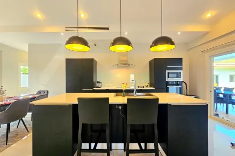 Villa in Hua Hin, Thailand 4 bedrooms № 168931 - photo 11