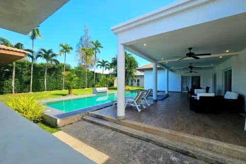 Villa in Hua Hin, Thailand 4 bedrooms № 168931 - photo 25