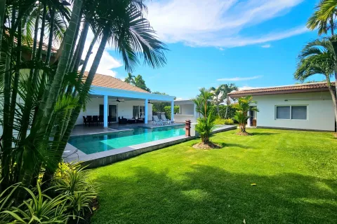 Villa in Hua Hin, Thailand 4 bedrooms № 168931 - photo 22