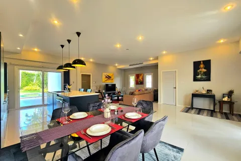 Villa in Hua Hin, Thailand 4 bedrooms № 168931 - photo 8