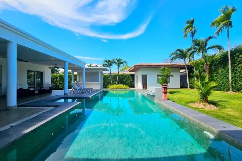 Villa in Hua Hin, Thailand 4 bedrooms № 168931 - photo 21