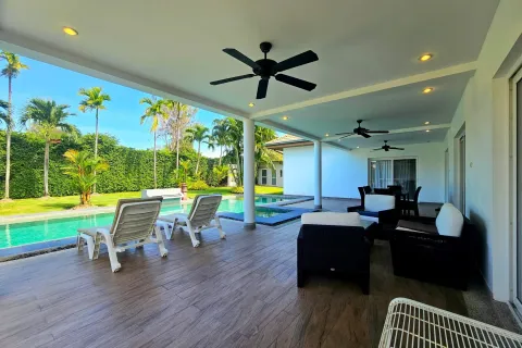 Villa in Hua Hin, Thailand 4 bedrooms № 168931 - photo 27