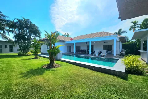 Villa in Hua Hin, Thailand 4 bedrooms № 168931 - photo 5