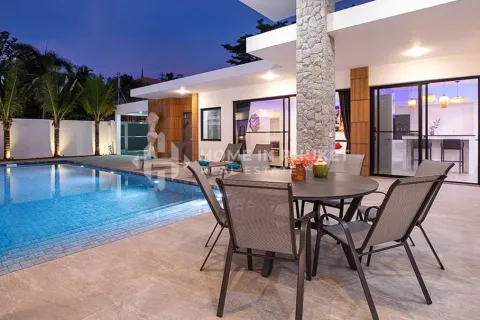 House in Rawai, Thailand 5 bedrooms № 149672 - photo 30