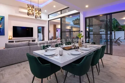 House in Rawai, Thailand 5 bedrooms № 149672 - photo 10