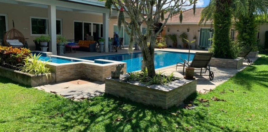 Villa à Bang Lamung, Thaïlande 5 chambres № 117353