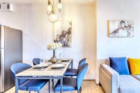 Condo in Bang Kapi, Bangkok, Thailand, 2 bedrooms  № 117357 - photo 2