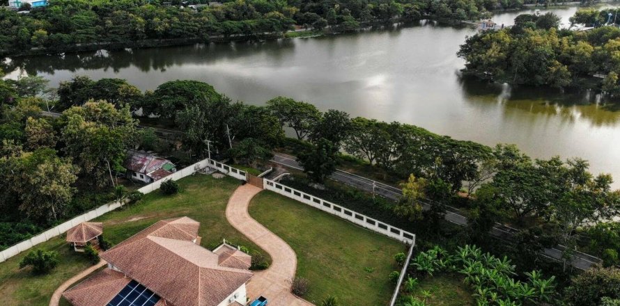 House in Chiang Mai, Thailand 5 bedrooms № 121897