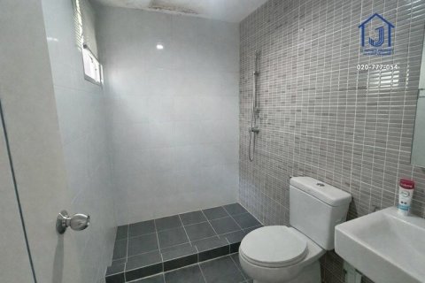 Maison à Pak Kret, Thaïlande 3 chambres № 173333 - photo 14