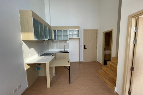 Дуплекс в Ваттхане, Бангкок, Таиланд с 2 спальнями  № 136470 - фото 1