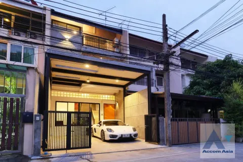 Townhouse in Watthana, Bangkok, Thailand 5 bedrooms № 215536
