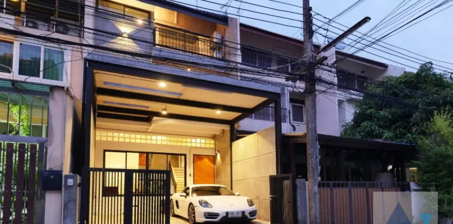 Reihenhaus in Watthana, Bangkok, Thailand 5 Schlafzimmer № 215536