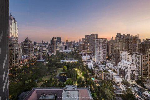 Condo in Bangkok, Thailand, 2 bedrooms  № 181118 - photo 28