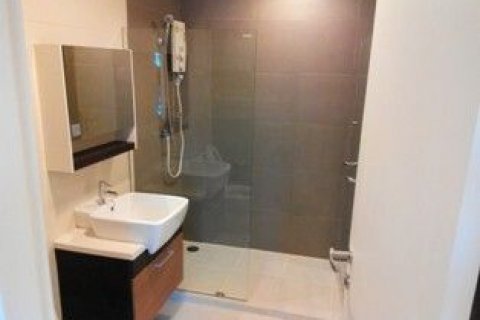 Condo à Phra Khanong, Bangkok, Thaïlande, 2 chambres  № 137606 - photo 7