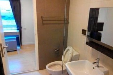 Condo à Phra Khanong, Bangkok, Thaïlande, 2 chambres  № 137606 - photo 8