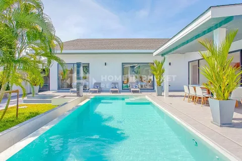 House on Nai Harn Beach, Thailand 4 bedrooms № 146674 - photo 1