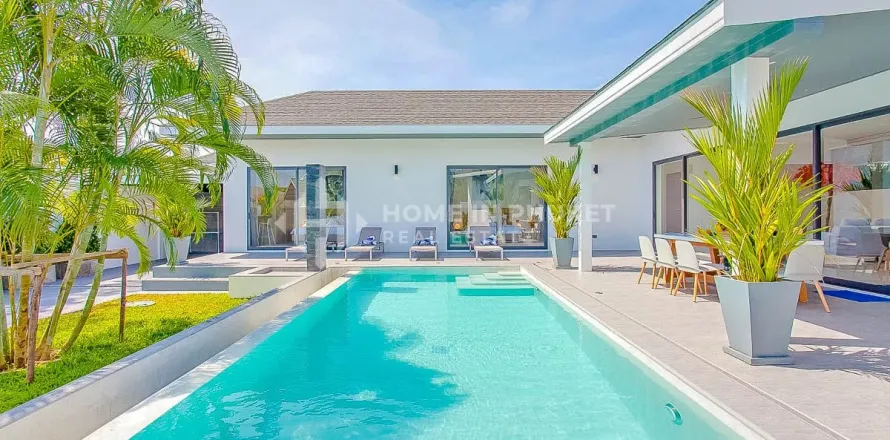 House on Nai Harn Beach, Thailand 4 bedrooms № 146674