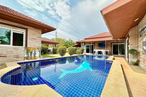 House in Pattaya, Thailand 6 bedrooms № 158747 - photo 3