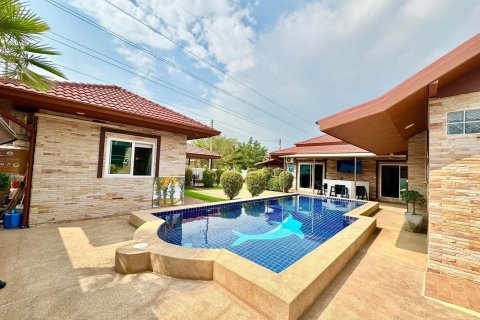 House in Pattaya, Thailand 6 bedrooms № 158747 - photo 5