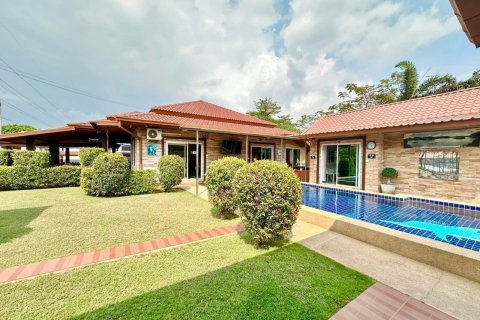 House in Pattaya, Thailand 6 bedrooms № 158747 - photo 4