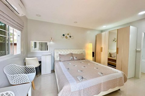 House in Pattaya, Thailand 6 bedrooms № 158747 - photo 6