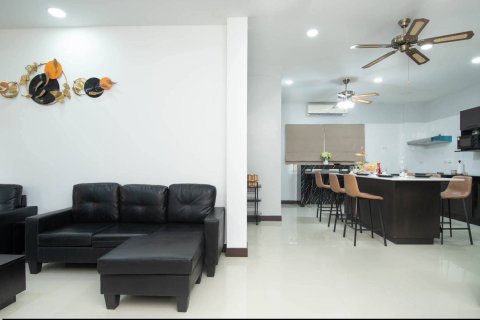 House in Pattaya, Thailand 6 bedrooms № 158747 - photo 18