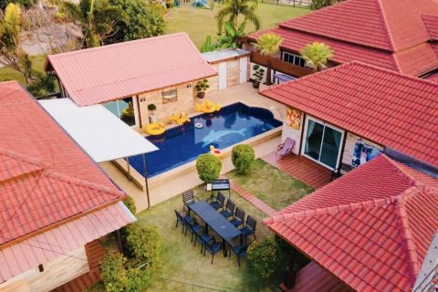 House in Pattaya, Thailand 6 bedrooms № 158747 - photo 12