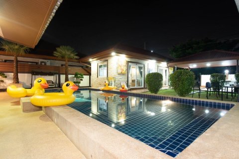 House in Pattaya, Thailand 6 bedrooms № 158747 - photo 9