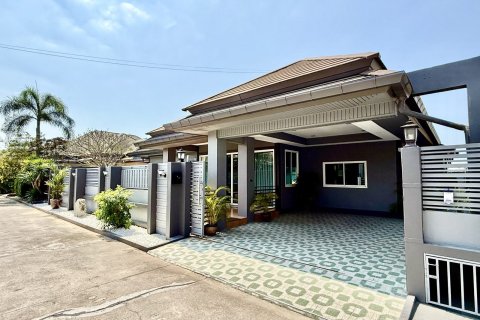 House in Bang Lamung, Thailand 3 bedrooms № 158742 - photo 3