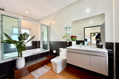 House in Bang Lamung, Thailand 3 bedrooms № 158742 - photo 17