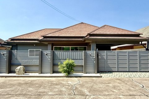 House in Bang Lamung, Thailand 3 bedrooms № 158742 - photo 2