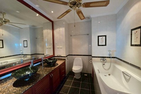 Condo in Pattaya, Thailand, 2 bedrooms № 170308 - photo 18