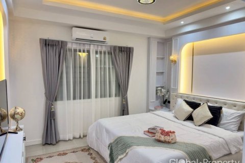 House in Pattaya, Thailand 3 bedrooms № 170427 - photo 4