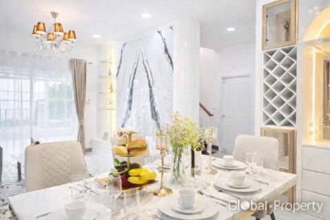 House in Pattaya, Thailand 4 bedrooms № 170429 - photo 13
