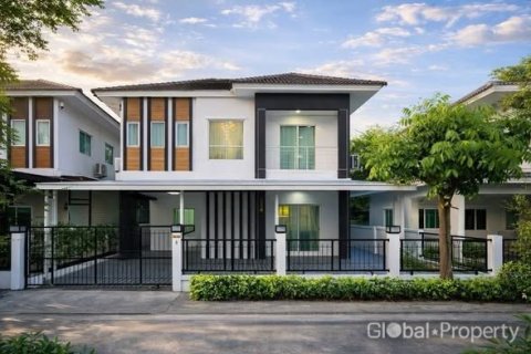 House in Pattaya, Thailand 4 bedrooms № 170429